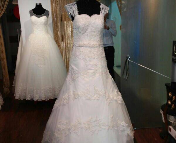 لباس عروس سایز 38 تا 42+تور سر+کمربند+دستکش