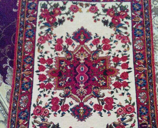 قالیچه ی دستباف باطرح گل پتویی