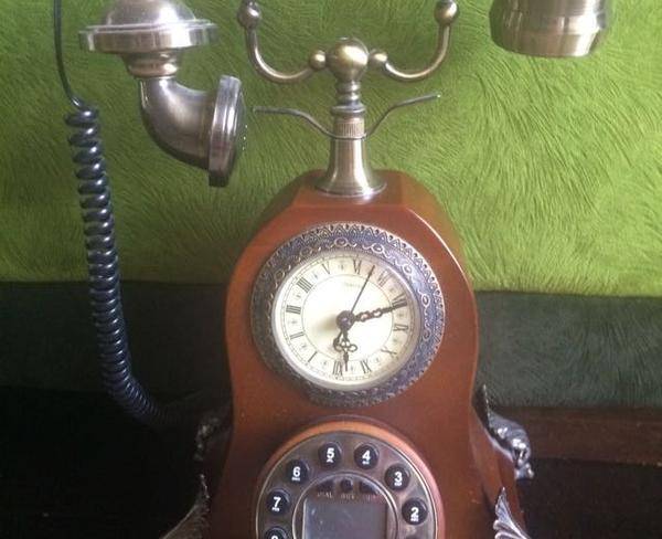 تلفن رومیزی طرح قدیمی