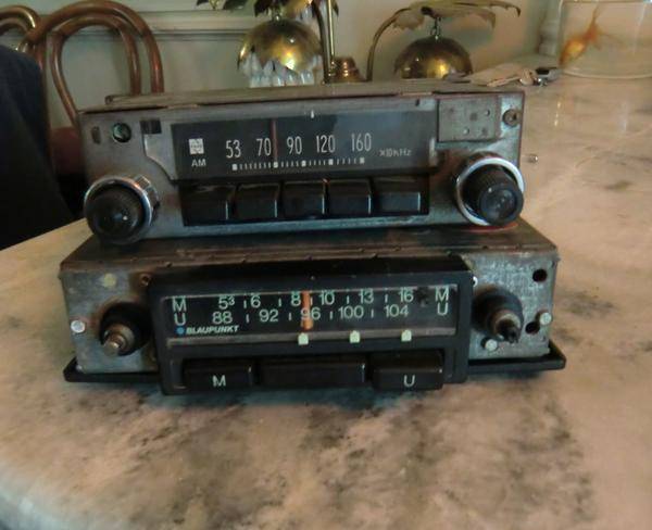 سه دستگاه رادیو قدیمی ژاپنی