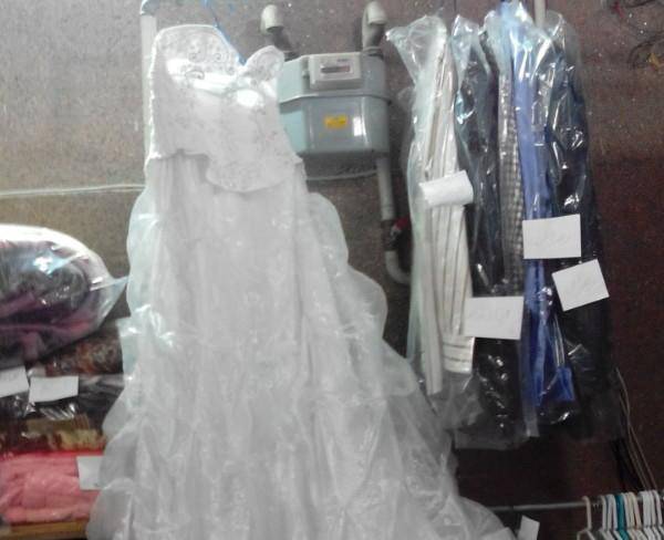 دو عدد لباس عروس تمیز بخونید لطفا