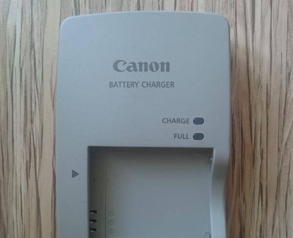 شارژر باتری دوربین عکاسی دیجیتال