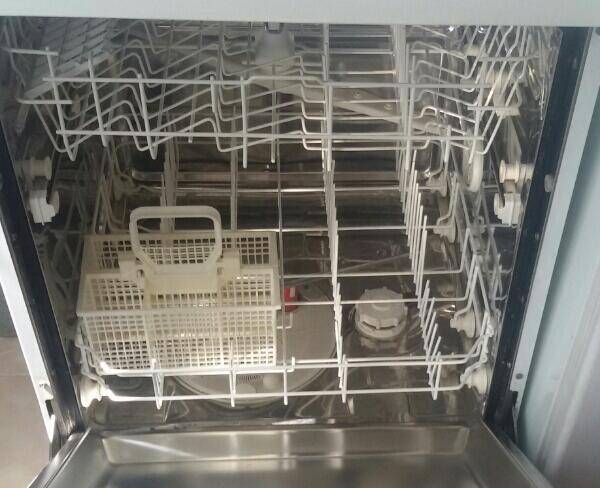 ماشین ظرفشویی کاملا سالم