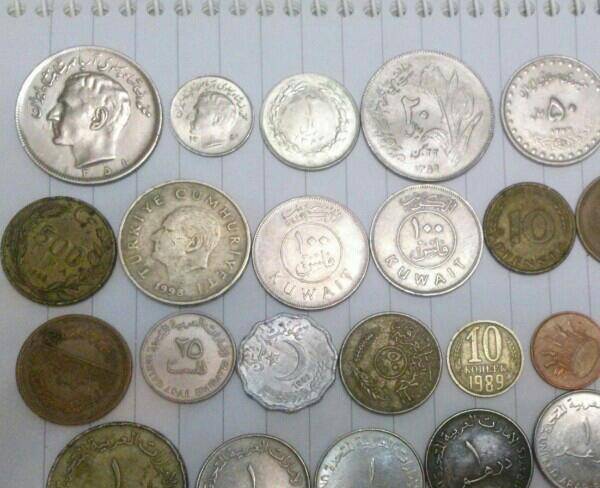 تعدادی سکه قدیمی و خارجی