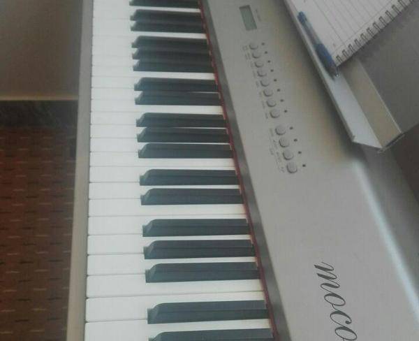 پیانو moco m500