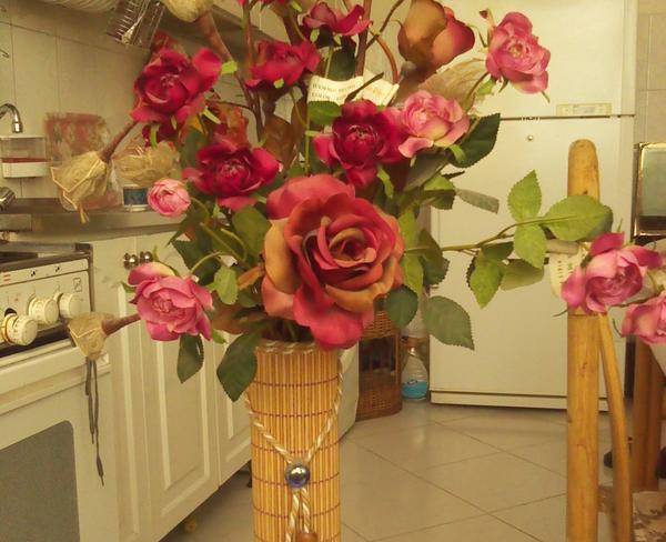 گل مصنوعی با گلدان