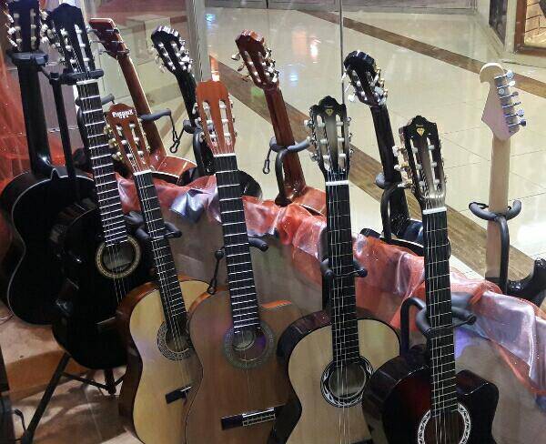 فروش انواع گیتار به همراه آموزش