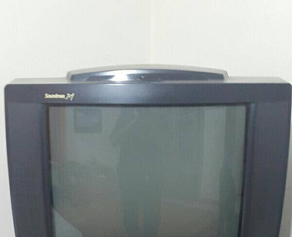 یک دستگاه تلویزیون ال جی 21اینچ