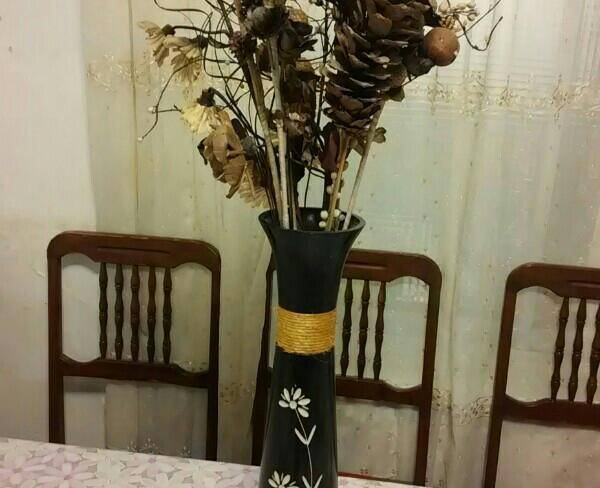 گلدان بزرگ چوبی همراه با گل خشک