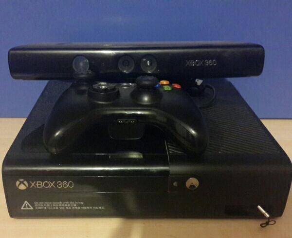 Xbox 360 super slim + kinect