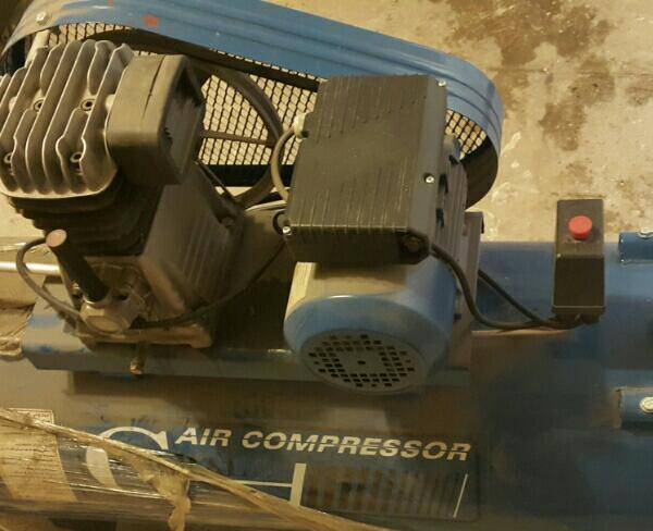 یک دستگاه کمپرسورباد 150 لیتری