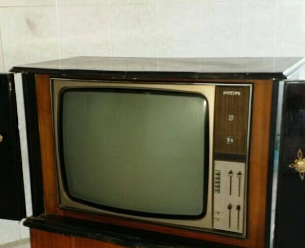 تلویزیون مبله قدیمی