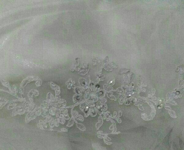 لباس عروس دانتل دنباله دار سایز36-38کارشده مروارید