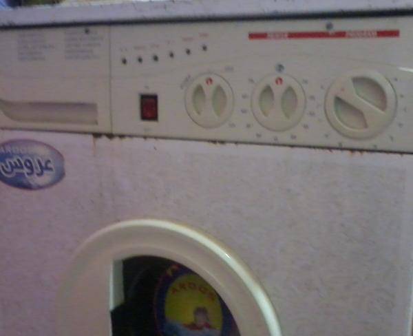 ماشین لباسشویی سطلی تمیز