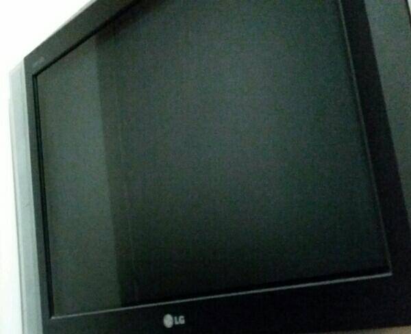 تلویزیون 29 اینچ فلت ال جی کاملا سالم