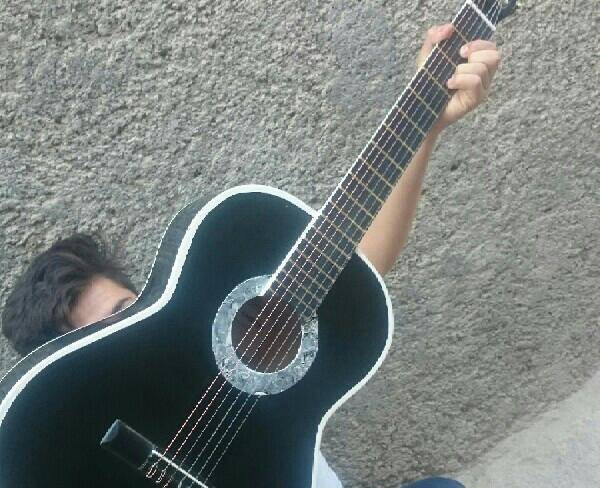 گیتار خوش صدا