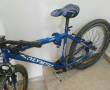 دوچرخه عالی با رنگ آبی اکلیلی